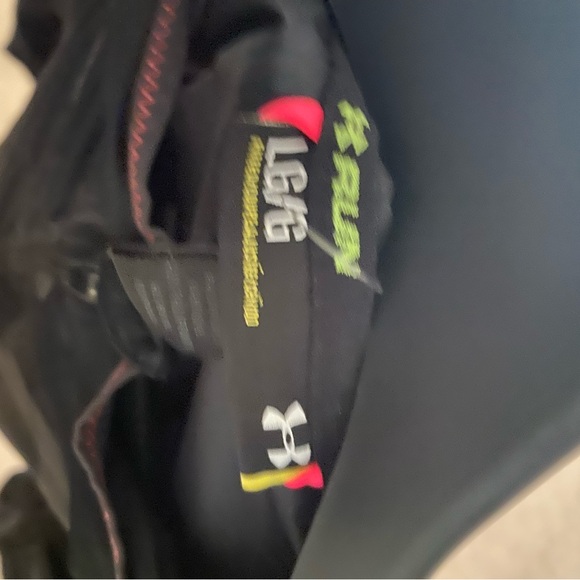 Underarmour jacket size L - Picture 2 of 2